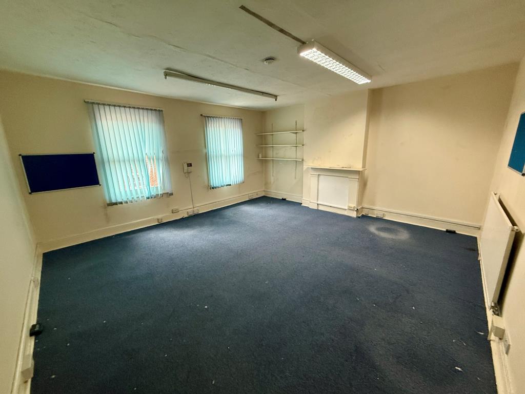 Lot: 58 - PLANNING PERMISSION GRANTED FOR CONVERSION INTO TWO SHOPS AND SIX ONE-BEDROOM FLATS - Second floor